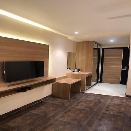 Solitaire Hotel New Delhi Ngoại thất bức ảnh