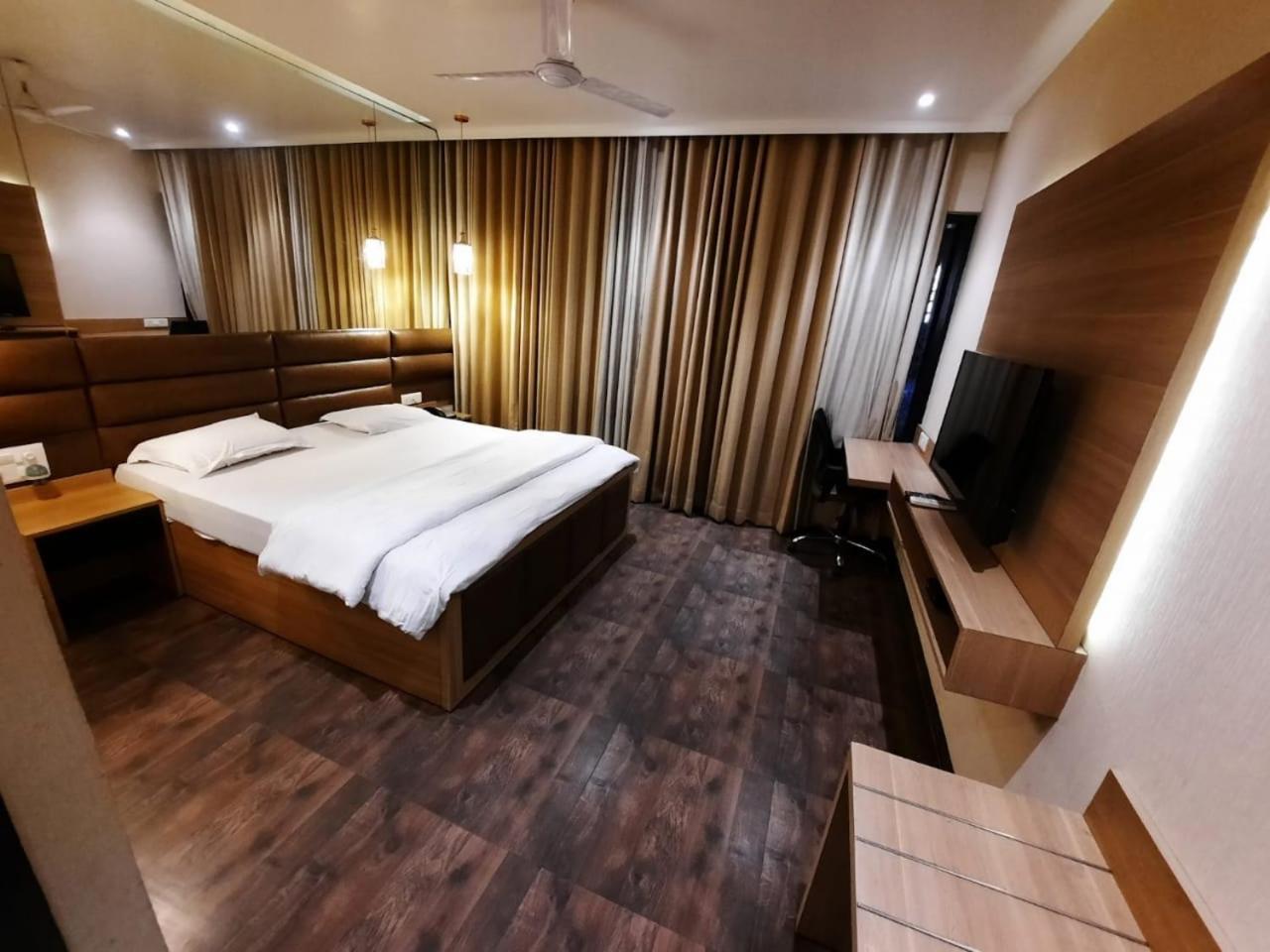 Solitaire Hotel New Delhi Ngoại thất bức ảnh