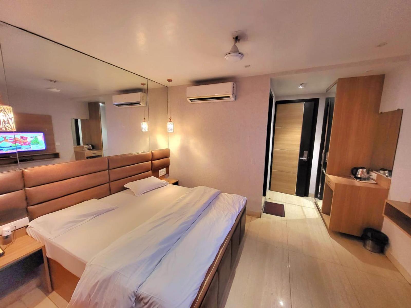 Solitaire Hotel New Delhi Ngoại thất bức ảnh