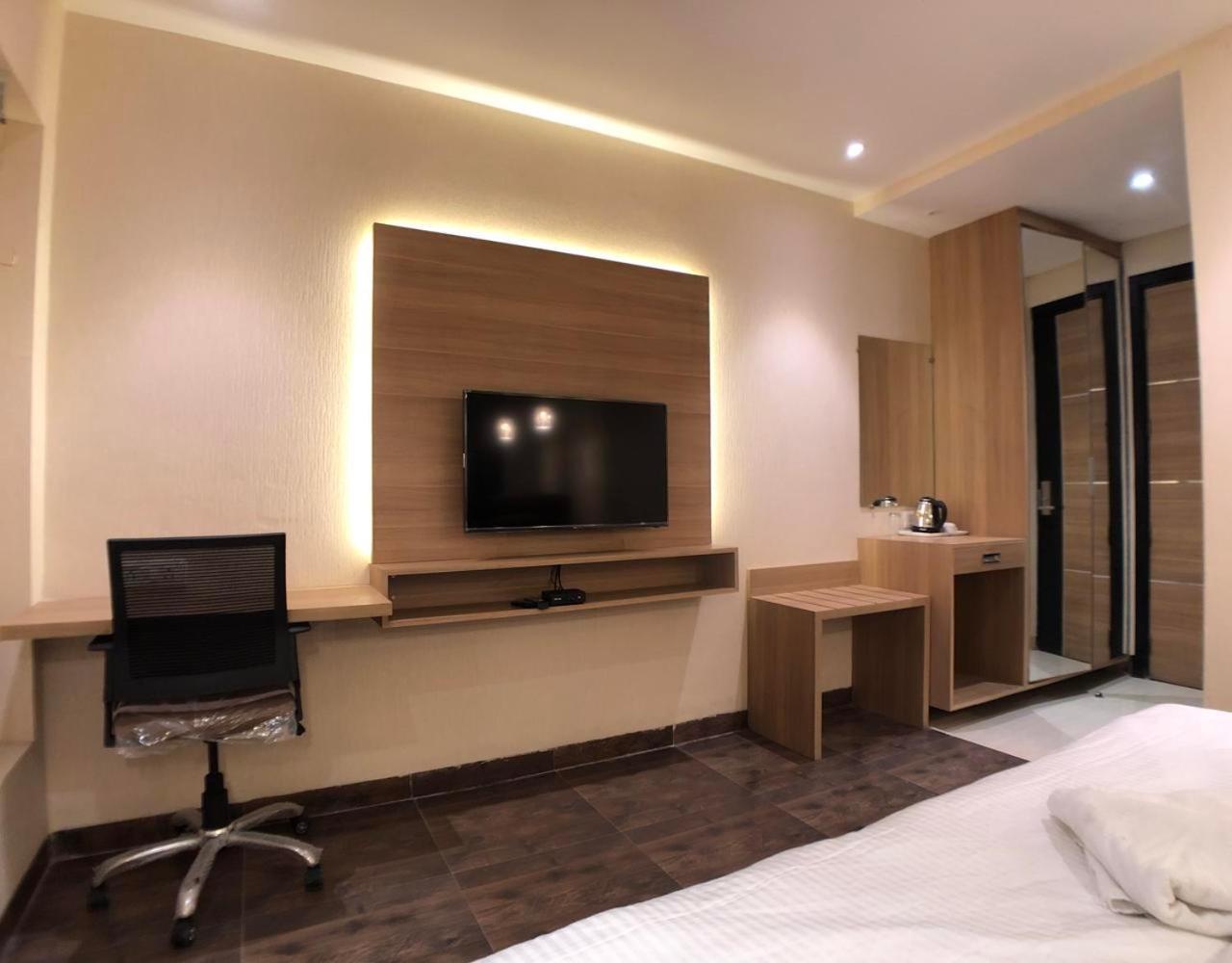 Solitaire Hotel New Delhi Ngoại thất bức ảnh
