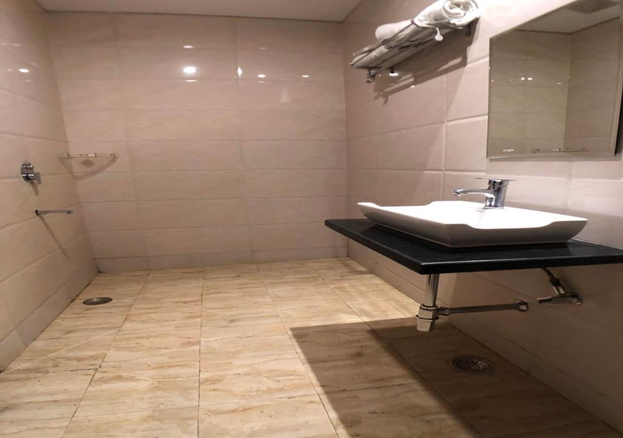 Solitaire Hotel New Delhi Ngoại thất bức ảnh