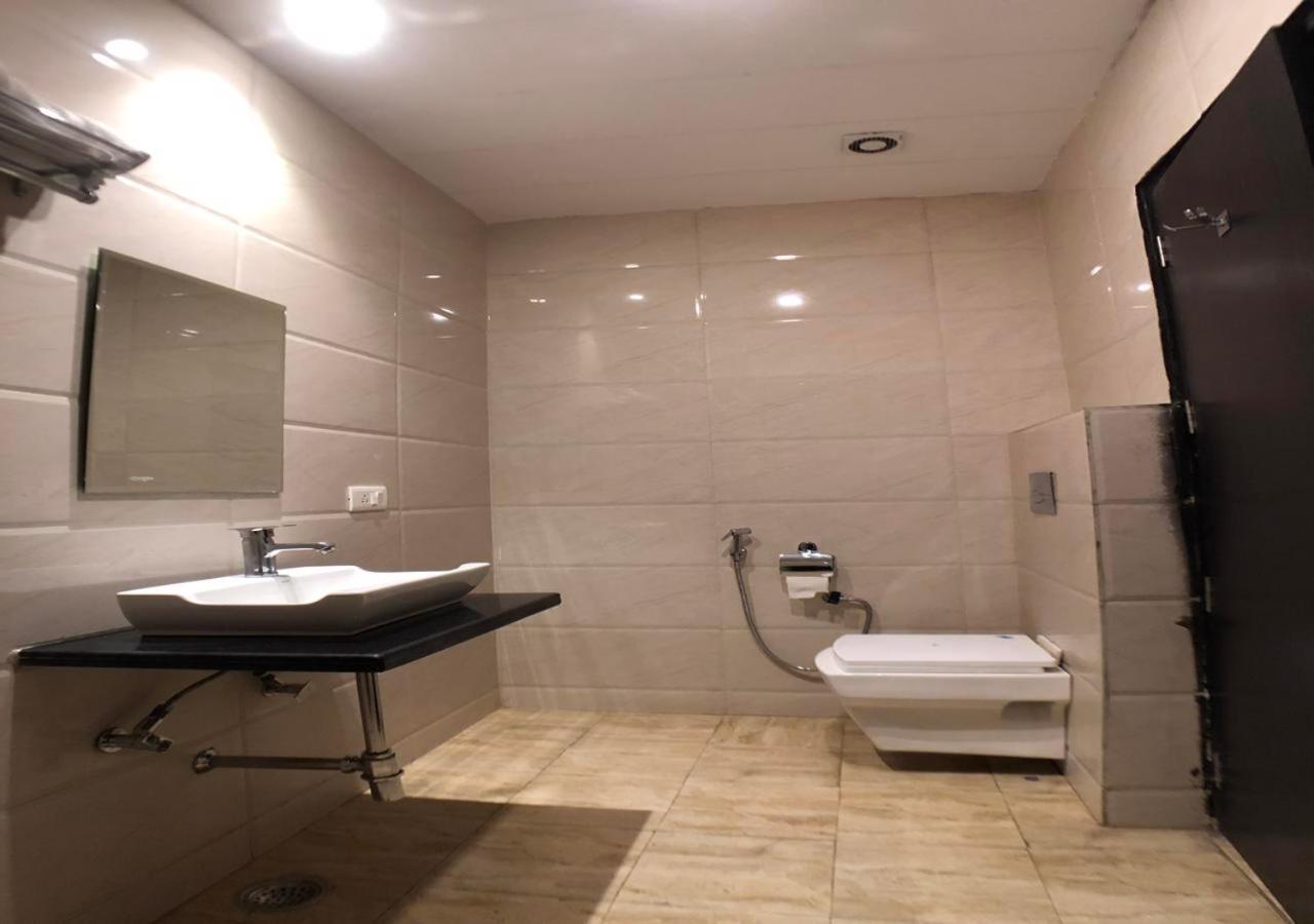 Solitaire Hotel New Delhi Ngoại thất bức ảnh