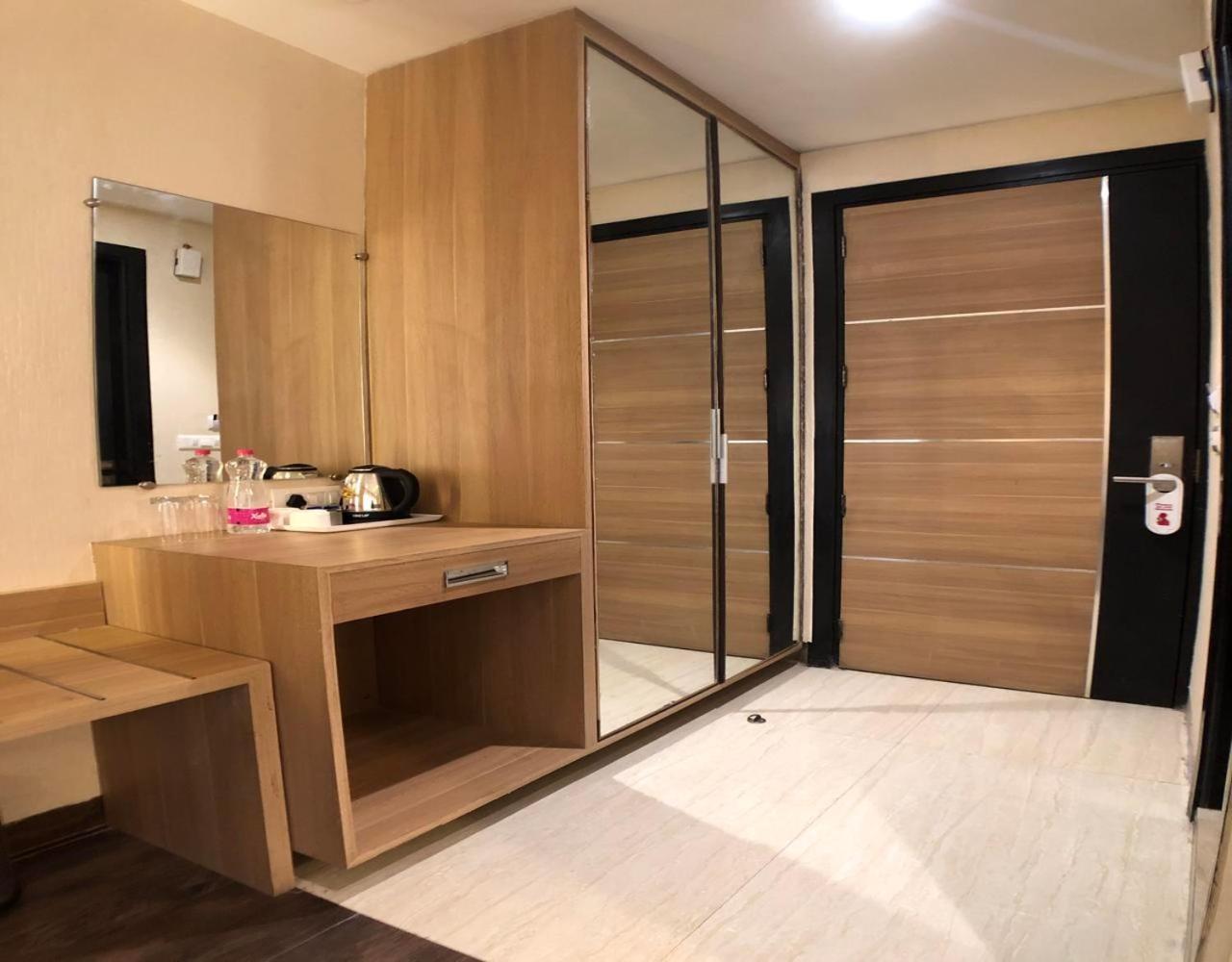 Solitaire Hotel New Delhi Ngoại thất bức ảnh